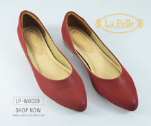 Load image into Gallery viewer, Maroon pointed flat pumps - La Pelle Store
