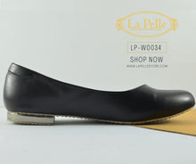 Load image into Gallery viewer, Black round flat pumps - La Pelle Store
