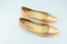 Load image into Gallery viewer, Rose Gold pointed flats - La Pelle Store
