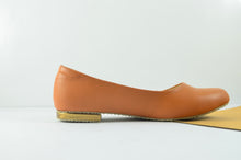 Load image into Gallery viewer, Mustard Round Pumps - La Pelle Store
