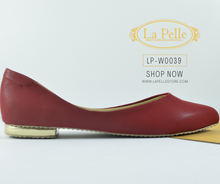 Load image into Gallery viewer, Maroon pointed flat pumps - La Pelle Store
