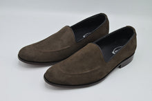 Load image into Gallery viewer, LP-411 Suede Olive - La Pelle Store
