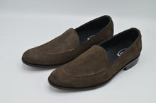 Load image into Gallery viewer, LP-411 Suede Olive - La Pelle Store

