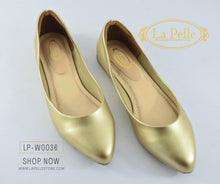 Load image into Gallery viewer, Gold pointed flat pumps - La Pelle Store
